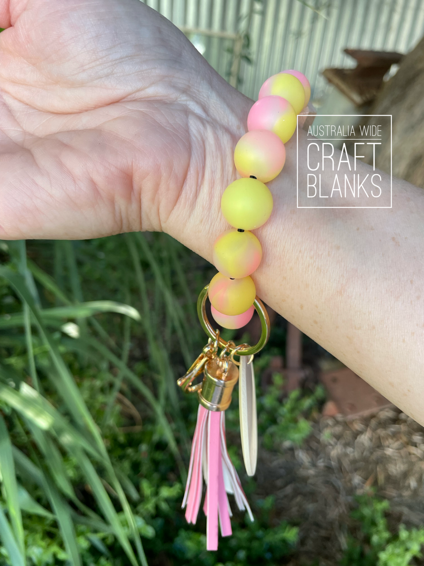 Keyring - Marbled silicone bead wristlet w/wood disc